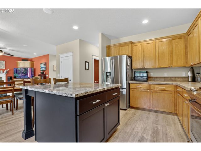 16514 OAKTREE Ter, Oregon City, OR 97045