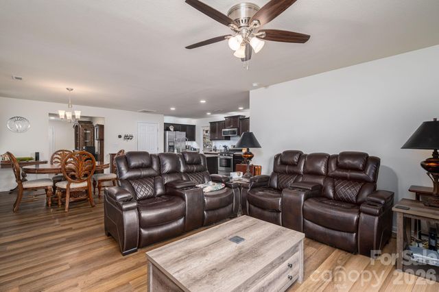 2818 Easton Knoll Drive, Dallas, NC 28034