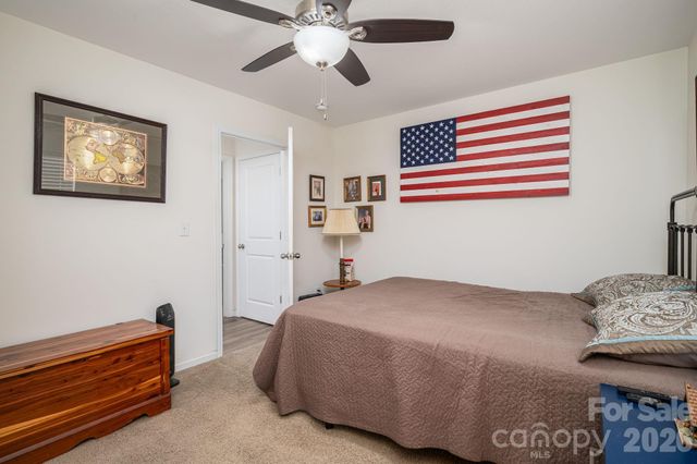 2818 Easton Knoll Drive, Dallas, NC 28034