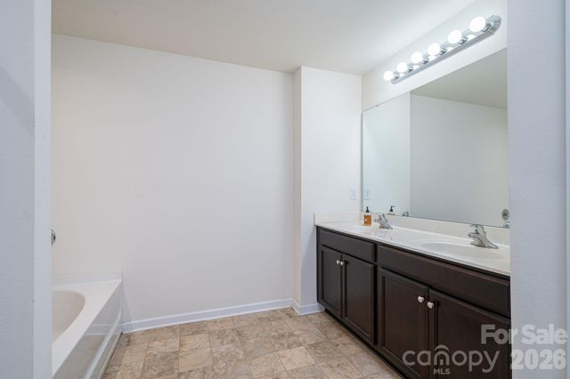 2818 Easton Knoll Drive, Dallas, NC 28034