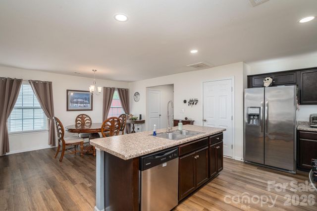 2818 Easton Knoll Drive, Dallas, NC 28034