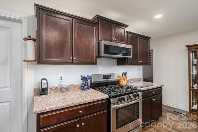 2818 Easton Knoll Drive, Dallas, NC 28034