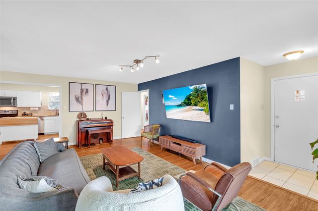 8030 Hunnicut Road, Dallas, TX 75228