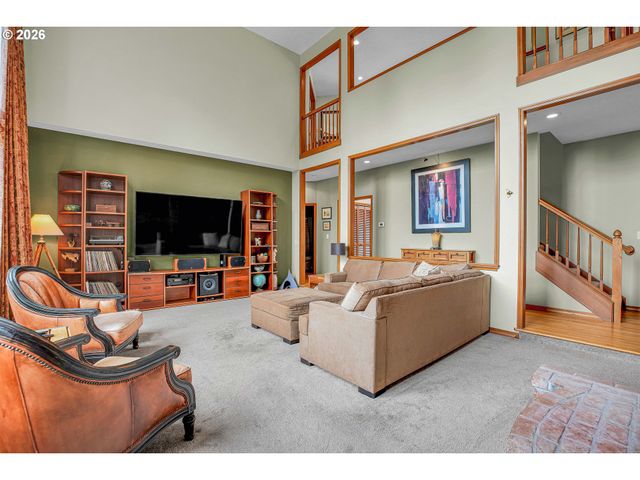 21280 SERANGO Dr, West Linn, OR 97068