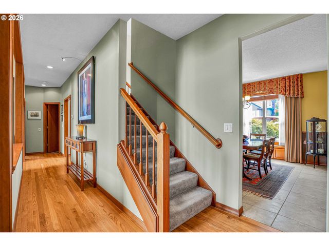 21280 SERANGO Dr, West Linn, OR 97068