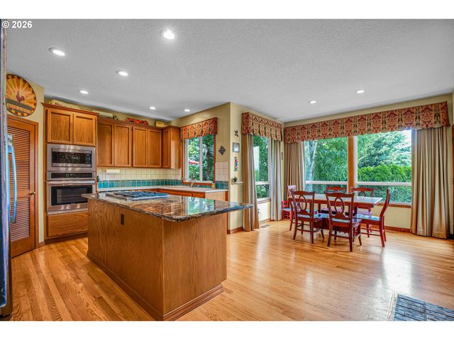 21280 SERANGO Dr, West Linn, OR 97068
