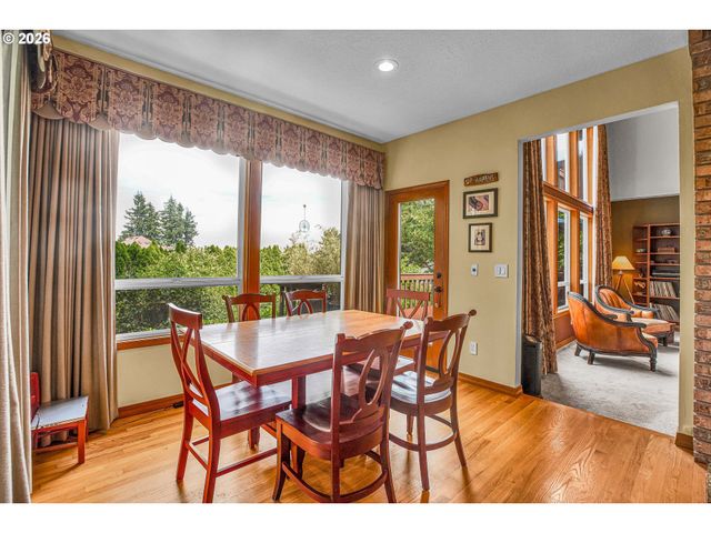 21280 SERANGO Dr, West Linn, OR 97068