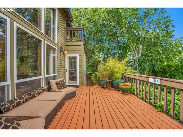 21280 SERANGO Dr, West Linn, OR 97068