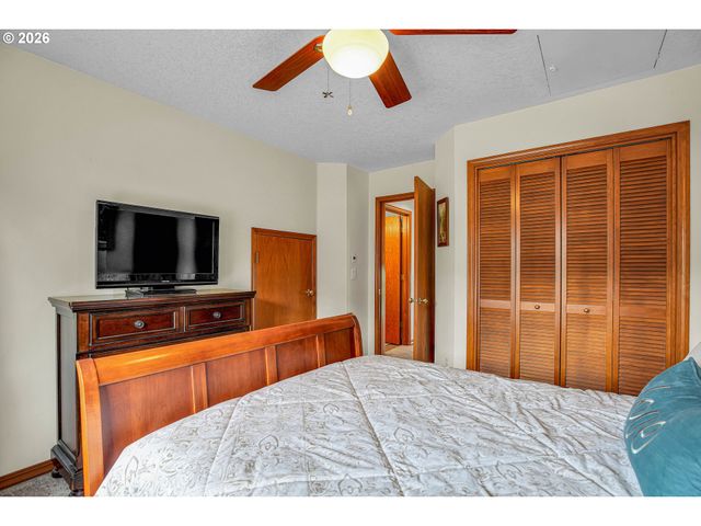 21280 SERANGO Dr, West Linn, OR 97068