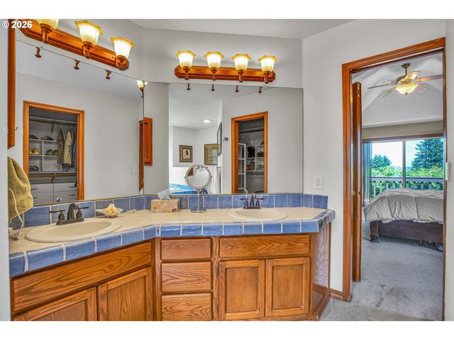 21280 SERANGO Dr, West Linn, OR 97068