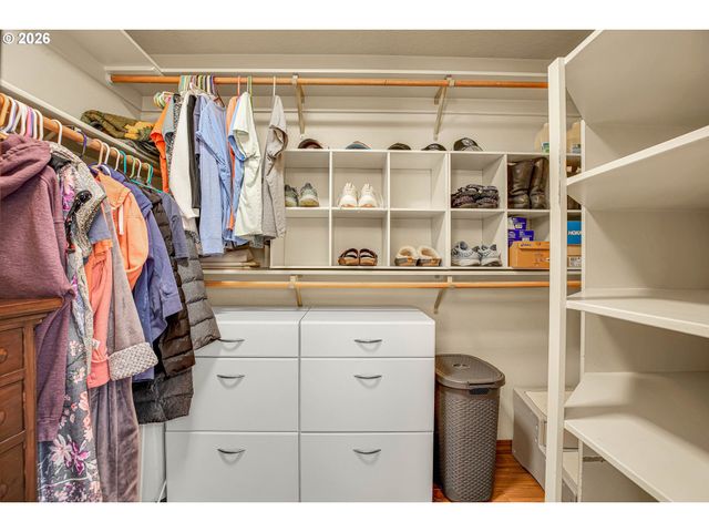 21280 SERANGO Dr, West Linn, OR 97068