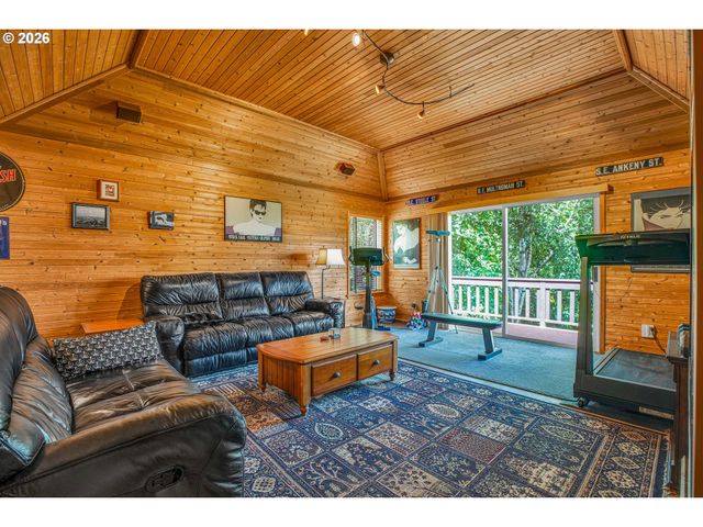 21280 SERANGO Dr, West Linn, OR 97068