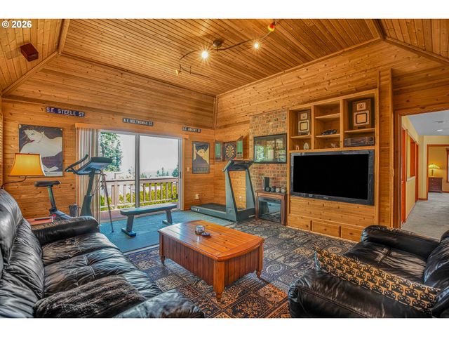 21280 SERANGO Dr, West Linn, OR 97068