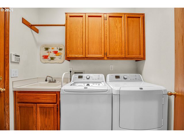21280 SERANGO Dr, West Linn, OR 97068