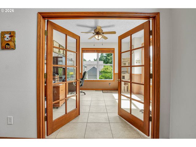 21280 SERANGO Dr, West Linn, OR 97068