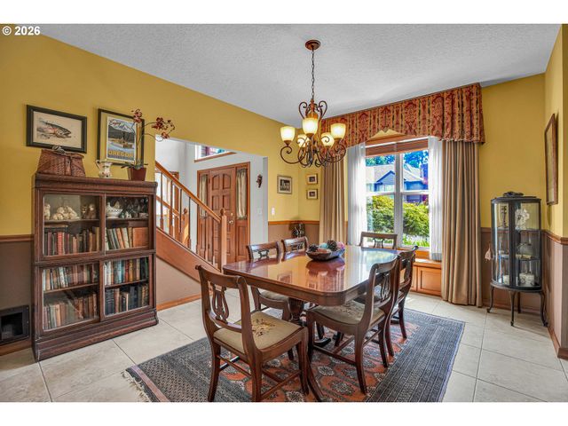 21280 SERANGO Dr, West Linn, OR 97068
