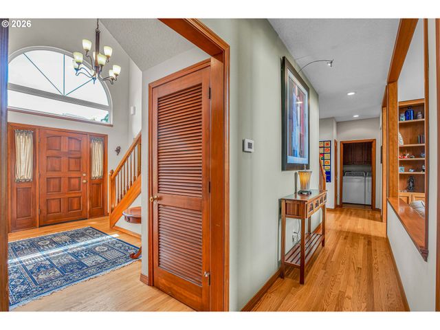 21280 SERANGO Dr, West Linn, OR 97068