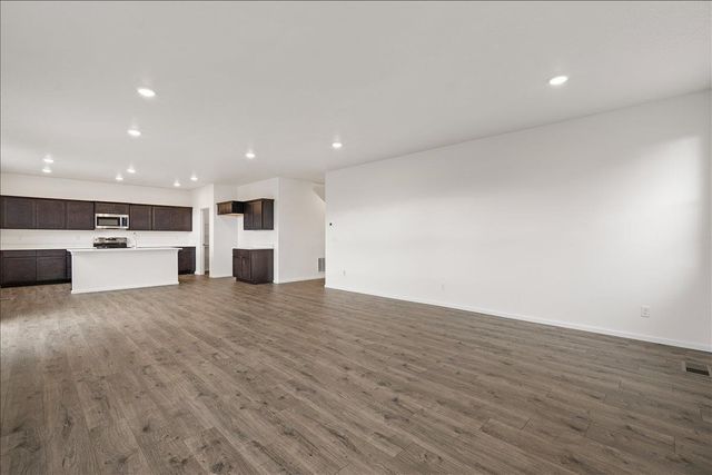 410 N WASHINGTON Dr, Deer Park, WA 99006