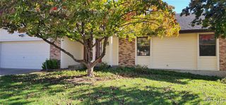 2741 Penbrooke, St Charles, MO 63301