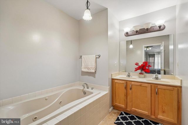 390 AUBURN CT, Souderton, PA 18964
