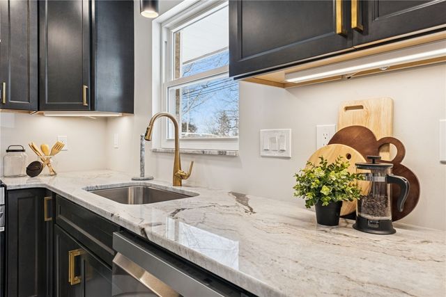 490 Old Clairton Rd, Pleasant Hills, PA 15236