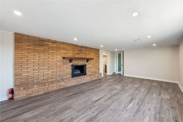 490 Old Clairton Rd, Pleasant Hills, PA 15236