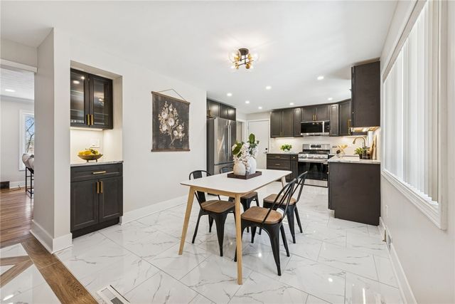 490 Old Clairton Rd, Pleasant Hills, PA 15236