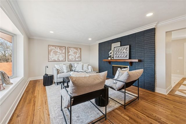 490 Old Clairton Rd, Pleasant Hills, PA 15236