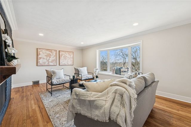 490 Old Clairton Rd, Pleasant Hills, PA 15236