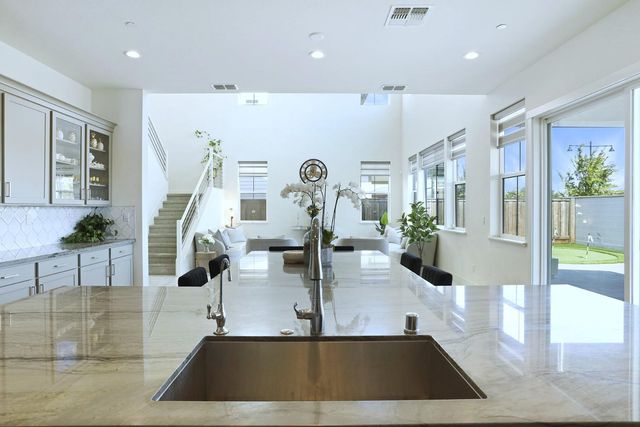 2913 Hercules Ct, Lathrop, CA 95330