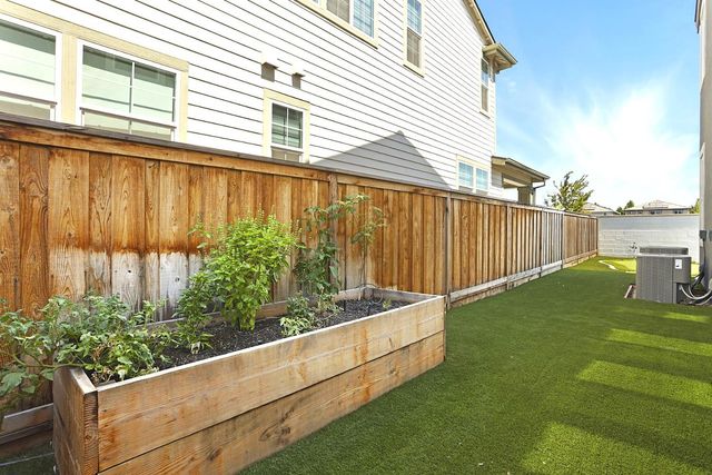 2913 Hercules Ct, Lathrop, CA 95330