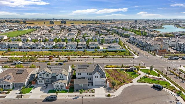 2913 Hercules Ct, Lathrop, CA 95330