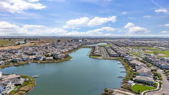 2913 Hercules Ct, Lathrop, CA 95330