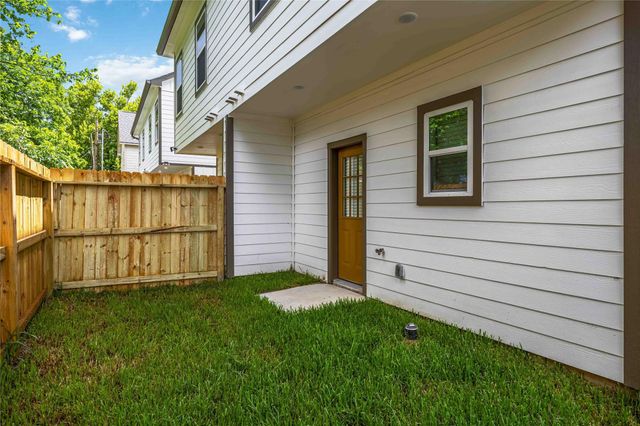 8412 Darien Street B, Houston, TX 77028