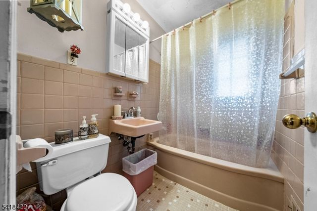 44 Doherty Dr, Clifton City, NJ 07013