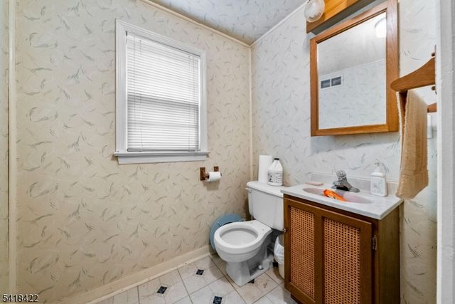 44 Doherty Dr, Clifton City, NJ 07013