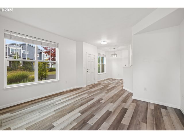 528 Nw CELTIS Ln, Hillsboro, OR 97124