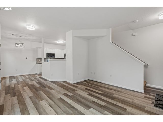 528 Nw CELTIS Ln, Hillsboro, OR 97124