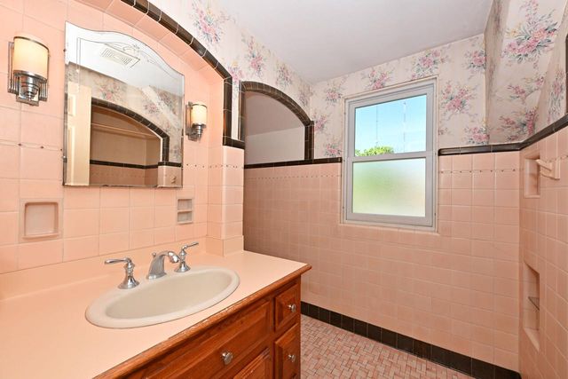 4471 Ardmore AVENUE, Shorewood, WI 53211