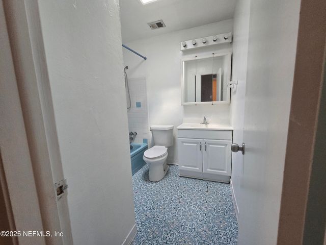 7717 KNOLL Drive N, Jacksonville, FL 32221