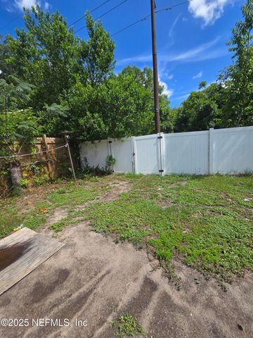 7717 KNOLL Drive N, Jacksonville, FL 32221