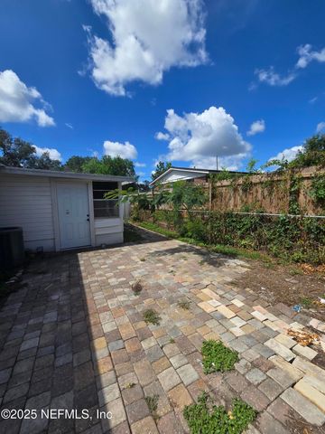 7717 KNOLL Drive N, Jacksonville, FL 32221