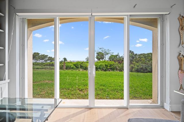 34 Harbour Isle Drive 105, Fort Pierce, FL 34949