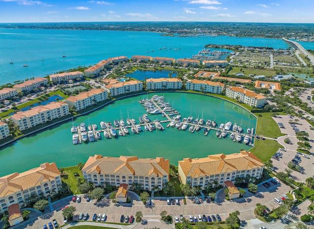 34 Harbour Isle Drive 105, Fort Pierce, FL 34949