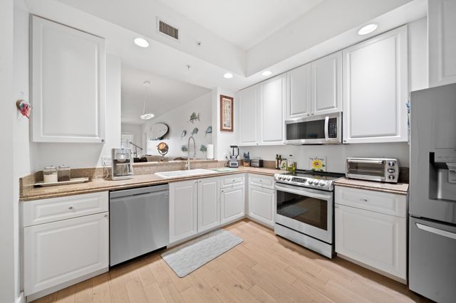 34 Harbour Isle Drive 105, Fort Pierce, FL 34949