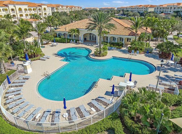 34 Harbour Isle Drive 105, Fort Pierce, FL 34949