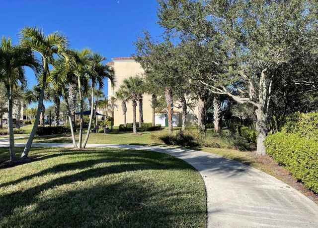 34 Harbour Isle Drive 105, Fort Pierce, FL 34949