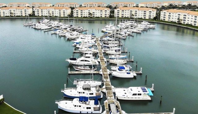 34 Harbour Isle Drive 105, Fort Pierce, FL 34949