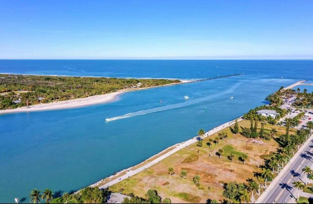 34 Harbour Isle Drive 105, Fort Pierce, FL 34949