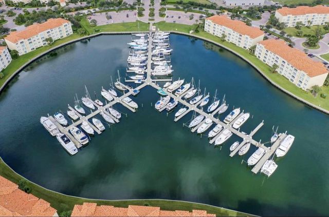34 Harbour Isle Drive 105, Fort Pierce, FL 34949